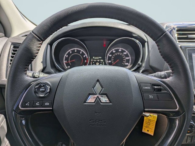 Used 2025 Mitsubishi Outlander Sport LE AWD/4WD image 28