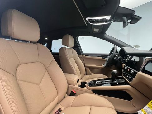 Used 2026 Porsche Macan image 18