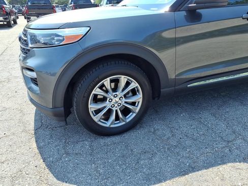 Used 2020 Ford Explorer XLT w/ Equipment Group 202A AWD/4WD image 4