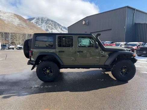 New 2025 Jeep Wrangler Unlimited Rubicon w/ Convenience Group AWD/4WD image 9