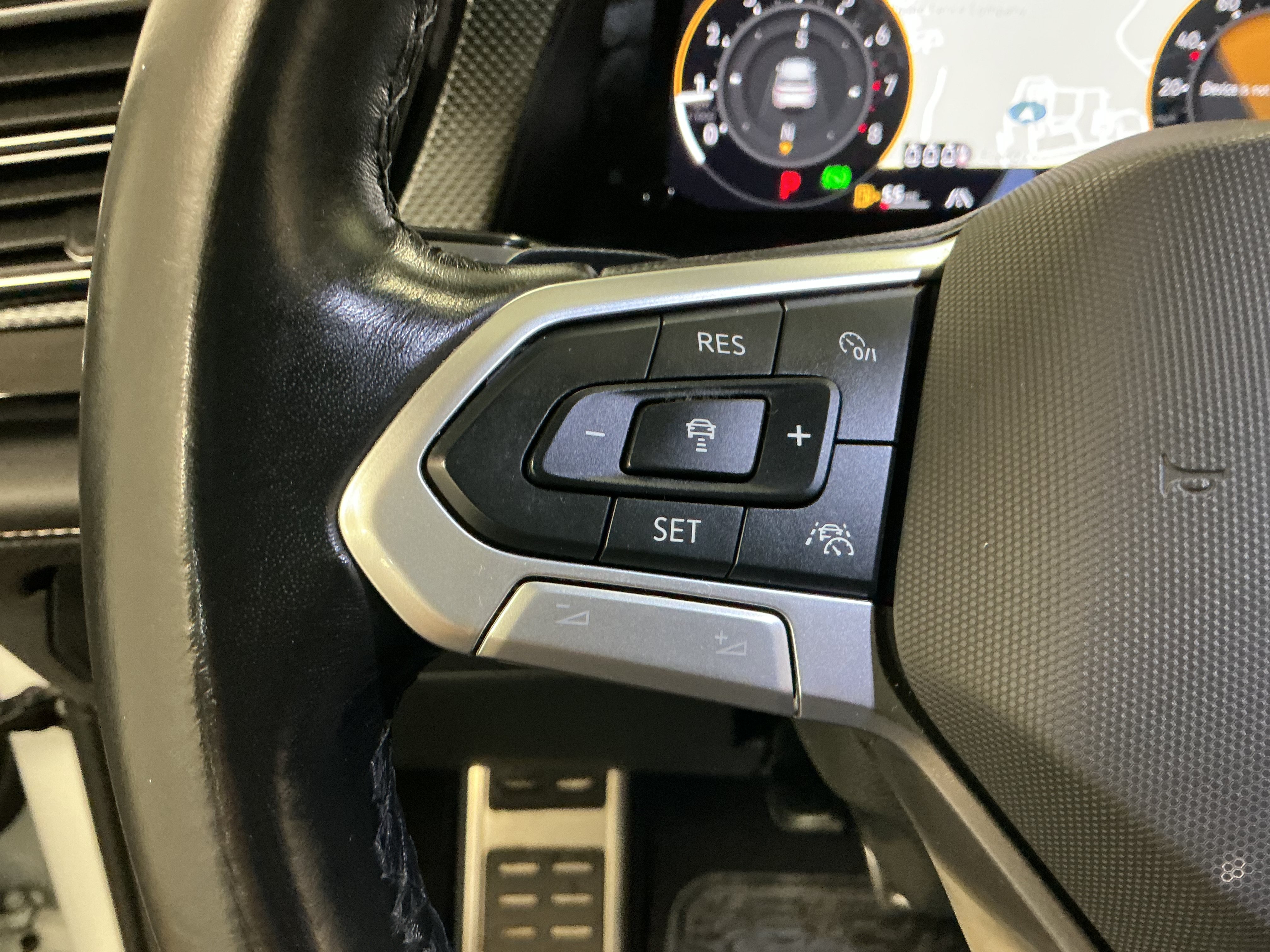 Used 2024 Volkswagen Atlas Cross Sport SEL Premium R-Line AWD/4WD image 20