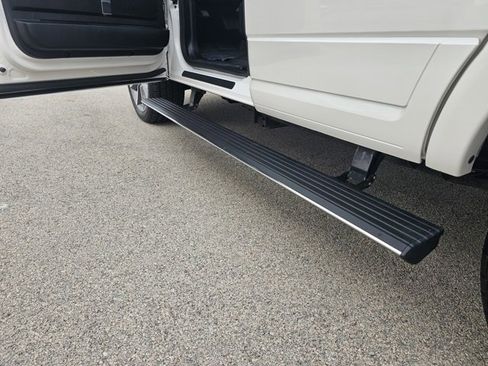 Used 2017 Lincoln Navigator Reserve image 39