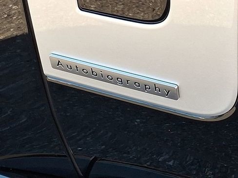 Used 2025 Land Rover Range Rover Long Wheelbase Autobiography image 37