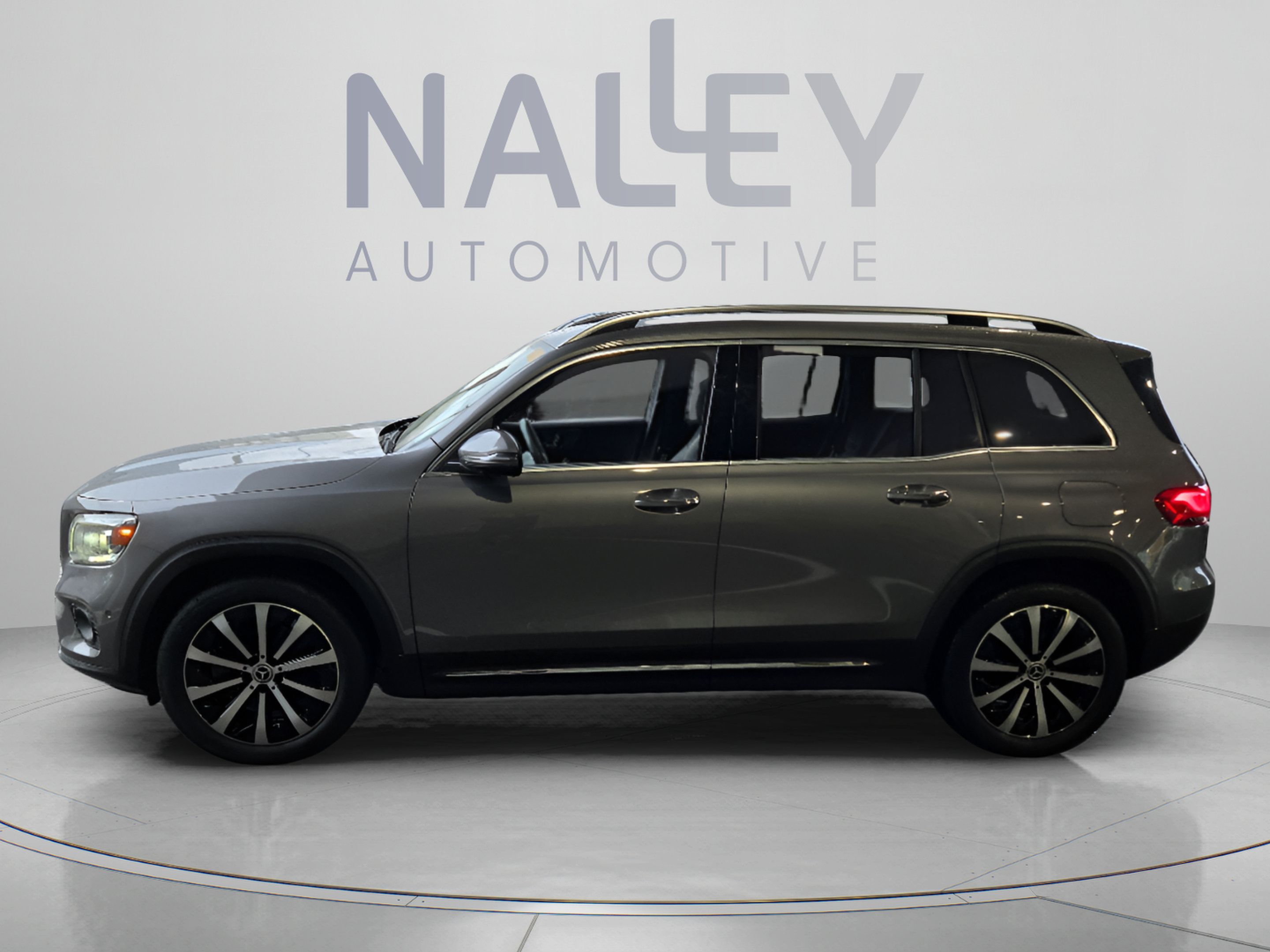 Used 2021 Mercedes-Benz GLB 250 4MATIC image 2