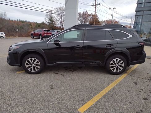 Used 2024 Subaru Outback Premium image 3