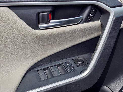 Used 2019 Toyota RAV4 Limited w/ Advanced Technology Package FWD image 41