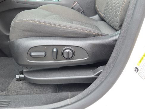 Used 2020 Chevrolet Equinox LT image 21