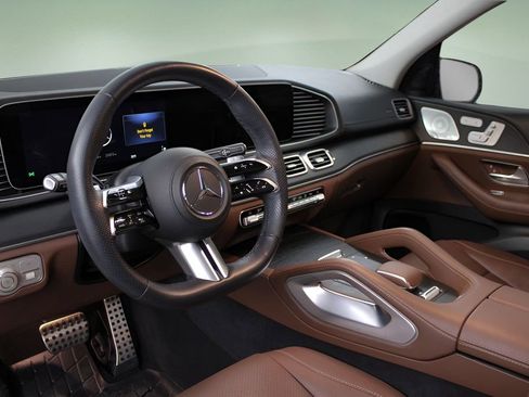 Used 2024 Mercedes-Benz GLS 450 4MATIC image 15