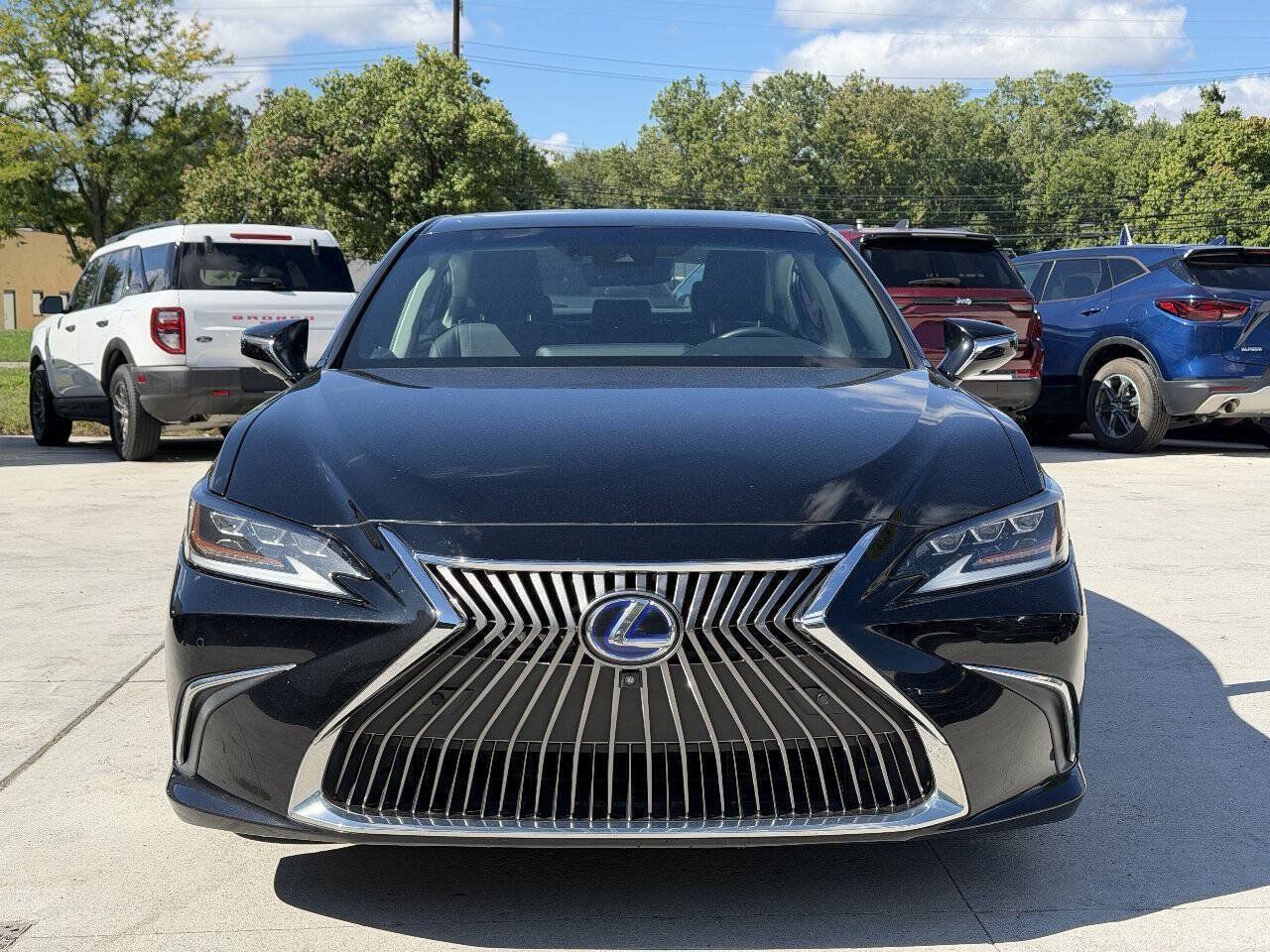 Used 2019 Lexus ES 300h w/ Accessory Package 2 FWD image 3
