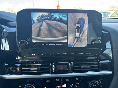 Used 2025 Nissan Pathfinder Platinum w/ Black Appearance Package image 22