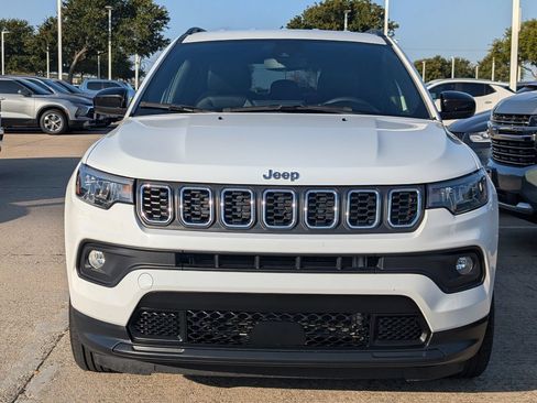 Used 2024 Jeep Compass Latitude AWD/4WD image 6