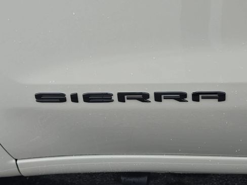 New 2026 GMC Sierra 1500 SLE w/ LPO, Black Badging Package image 18