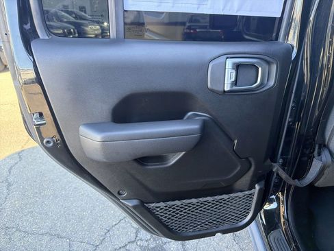 Used 2024 Jeep Wrangler Unlimited AWD/4WD image 13