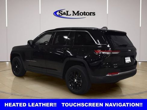 Used 2023 Jeep Grand Cherokee Limited AWD/4WD image 4