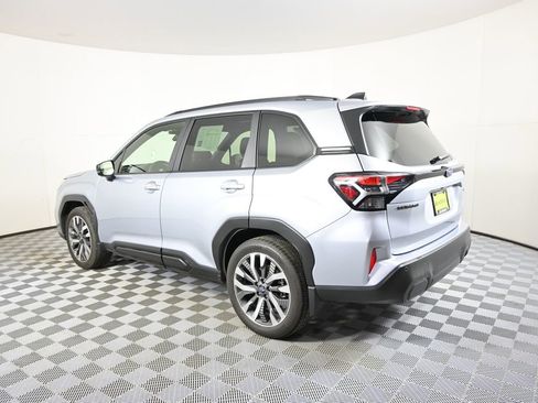 Used 2025 Subaru Forester Touring AWD/4WD image 4