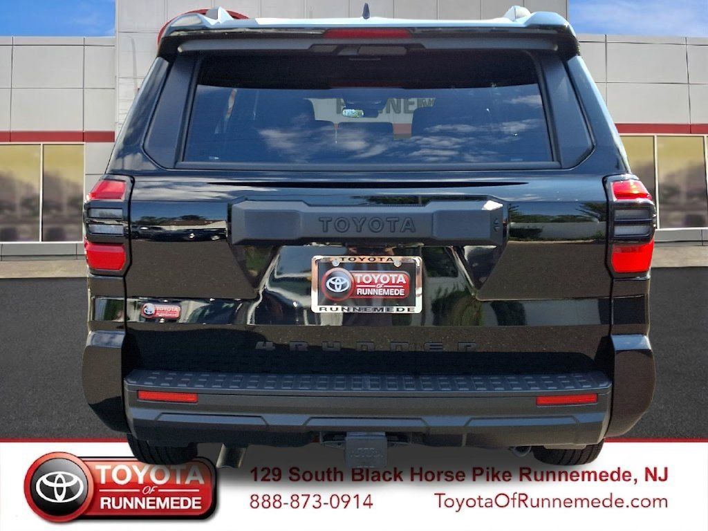 Certified 2025 Toyota 4Runner SR5 AWD/4WD image 5