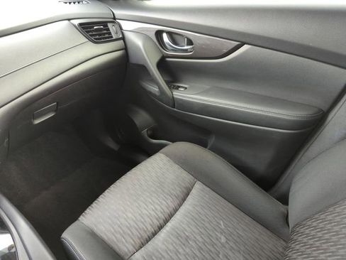 Certified 2019 Nissan Rogue SV w/ Premium Package image 29