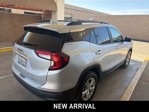 Certified 2022 GMC Terrain SLE w/ Driver Convenience Package image 4