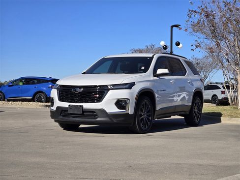 Used 2022 Chevrolet Traverse RS image 2