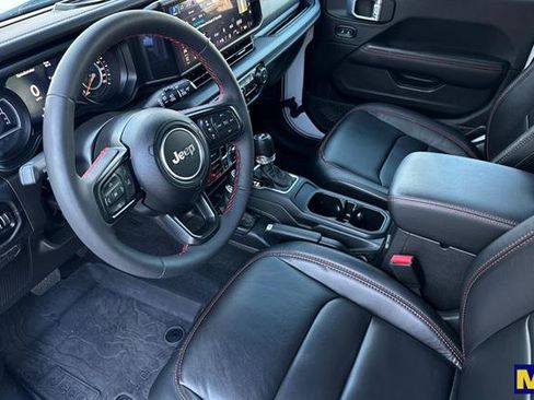 Used 2024 Jeep Wrangler Unlimited Rubicon w/ Technology Group image 10