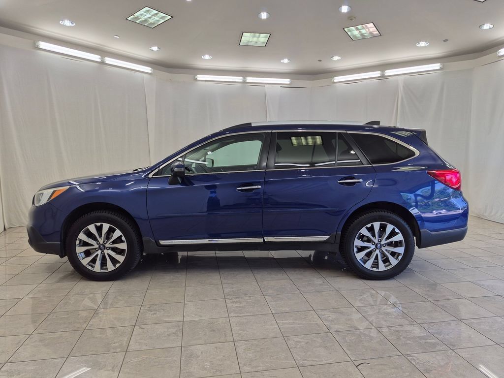 Used 2017 Subaru Outback 2.5i Touring AWD/4WD image 4