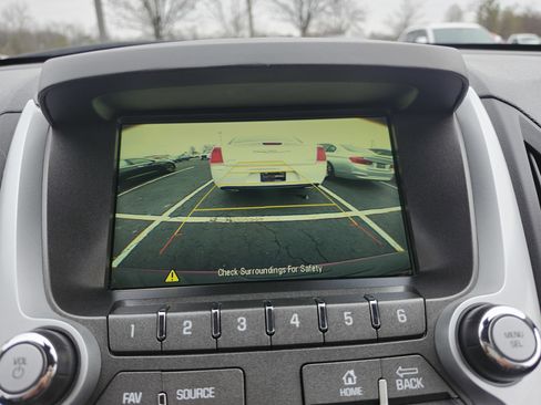 Used 2017 Chevrolet Equinox LT w/ Convenience Package image 2