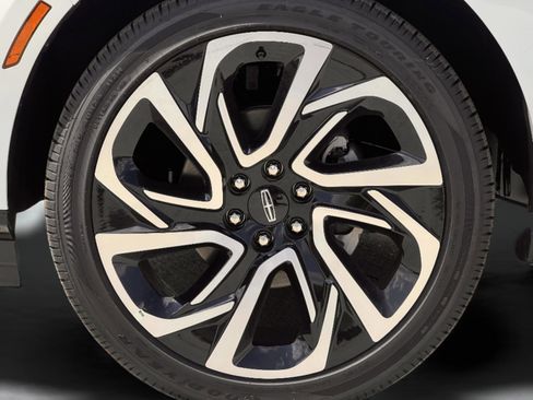 Used 2026 Lincoln Navigator Reserve image 38