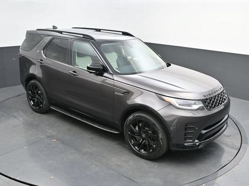 Used 2025 Land Rover Discovery Dynamic SE AWD/4WD image 36