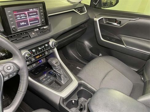 Used 2021 Toyota RAV4 XLE w/ Convenience Package image 32