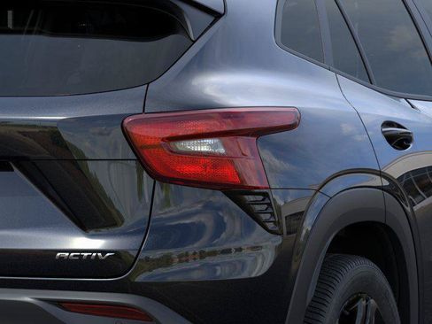 New 2026 Chevrolet Trax ACTIV w/ Sunroof Package FWD image 11