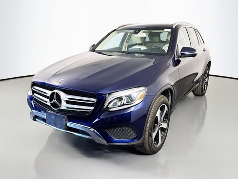 Used 2019 Mercedes-Benz GLC 350e 4MATIC image 4