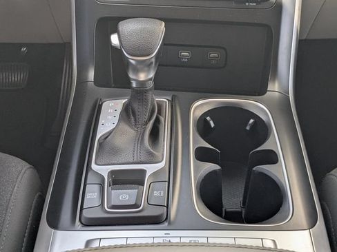 Certified 2023 Kia Carnival LX FWD image 14