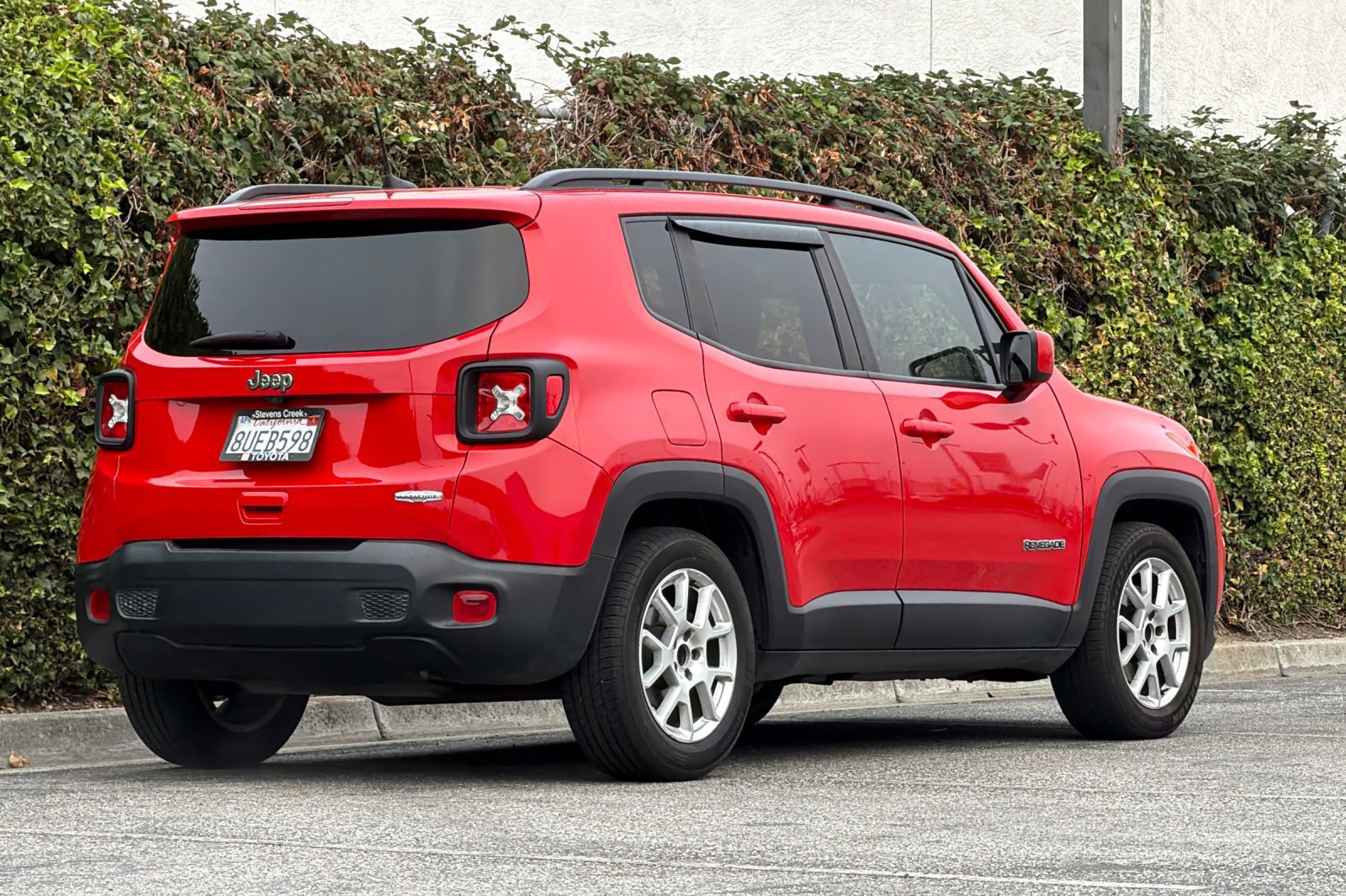 Used 2021 Jeep Renegade Latitude FWD image 4