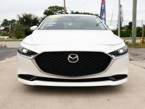 Used 2019 MAZDA MAZDA3 Sedan FWD image 2