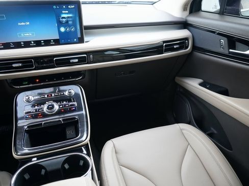 Used 2023 Lincoln Nautilus AWD w/ Premium Package image 23