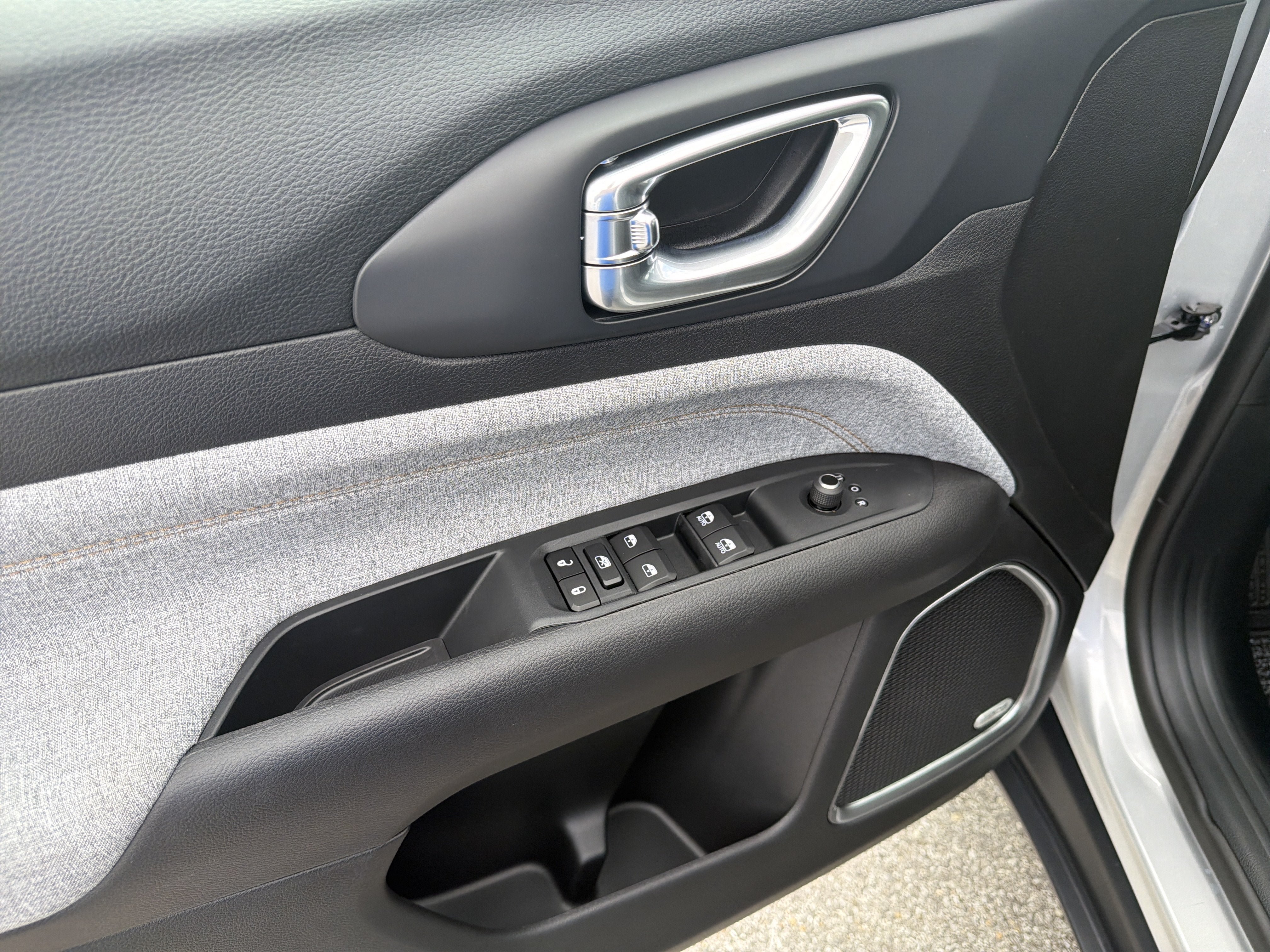 New 2026 Jeep Compass Latitude AWD/4WD image 13