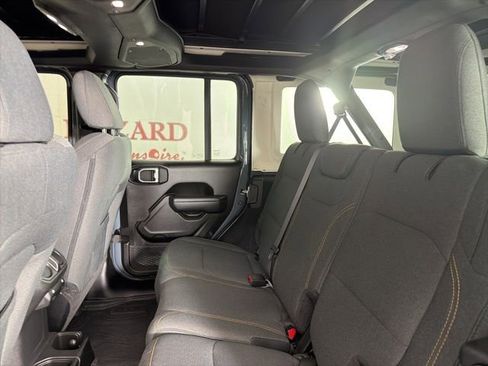 Used 2025 Jeep Wrangler Willys image 13