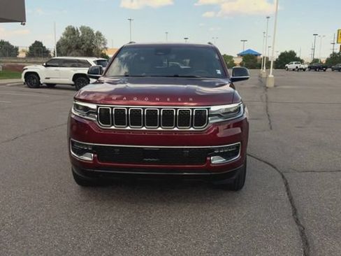 Used 2025 Jeep Wagoneer 4WD image 3