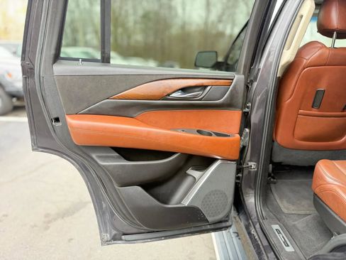 Used 2015 Cadillac Escalade Premium image 27