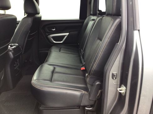 Used 2018 Nissan Titan SL w/ Chrome Package AWD/4WD image 10