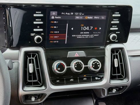 Used 2023 Kia Sorento LX FWD image 11