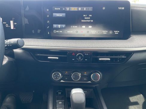 Certified 2025 Nissan Kicks SV FWD image 17