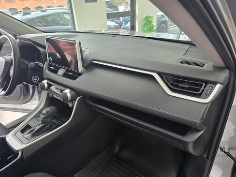 Used 2025 Toyota RAV4 LE image 33