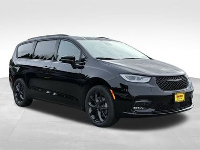 New 2026 Chrysler Pacifica Limited