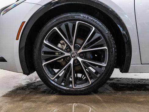 Certified 2025 Toyota Prius XLE FWD image 11
