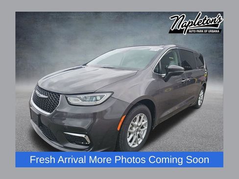 Used 2023 Chrysler Pacifica Touring-L image 1