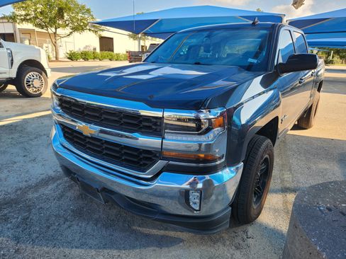 Used 2018 Chevrolet Silverado 1500 LT w/ Texas Edition RWD image 2