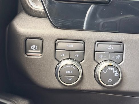 Used 2025 GMC Sierra 1500 SLE AWD/4WD image 39