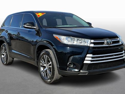 Used 2019 Toyota Highlander LE image 10