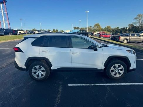 Used 2021 Toyota RAV4 LE AWD/4WD image 2